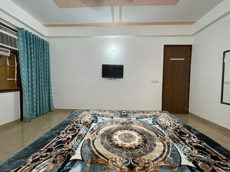 Bedroom, sector 56 3 Bedroom 250 Sq.Yd. Builder Floor In Sector 56 Gurgaon 9176484