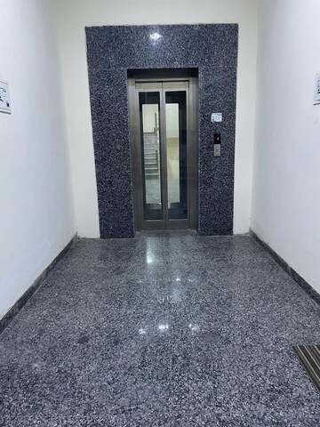 Lift in 3 BHK Builder Floor at Sector 56 – for Sale