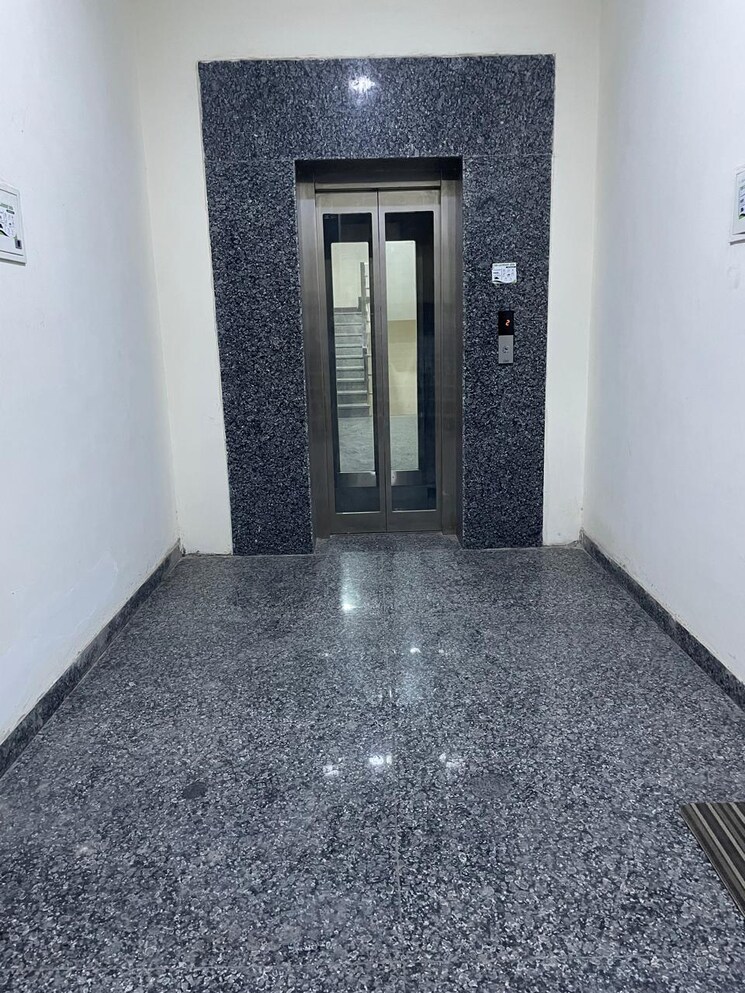 undefined, sector 56 3 Bedroom 250 Sq.Yd. Builder Floor In Sector 56 Gurgaon 9176484