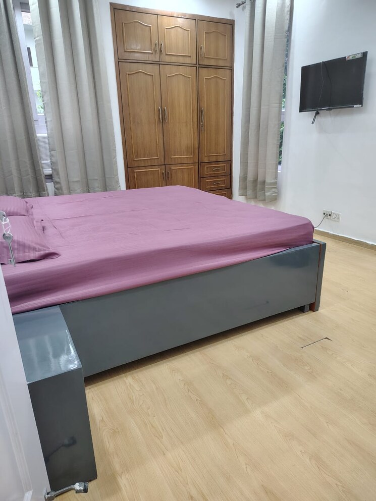 Bedroom, sector 56 3 Bedroom 250 Sq.Yd. Builder Floor In Sector 56 Gurgaon 9176484