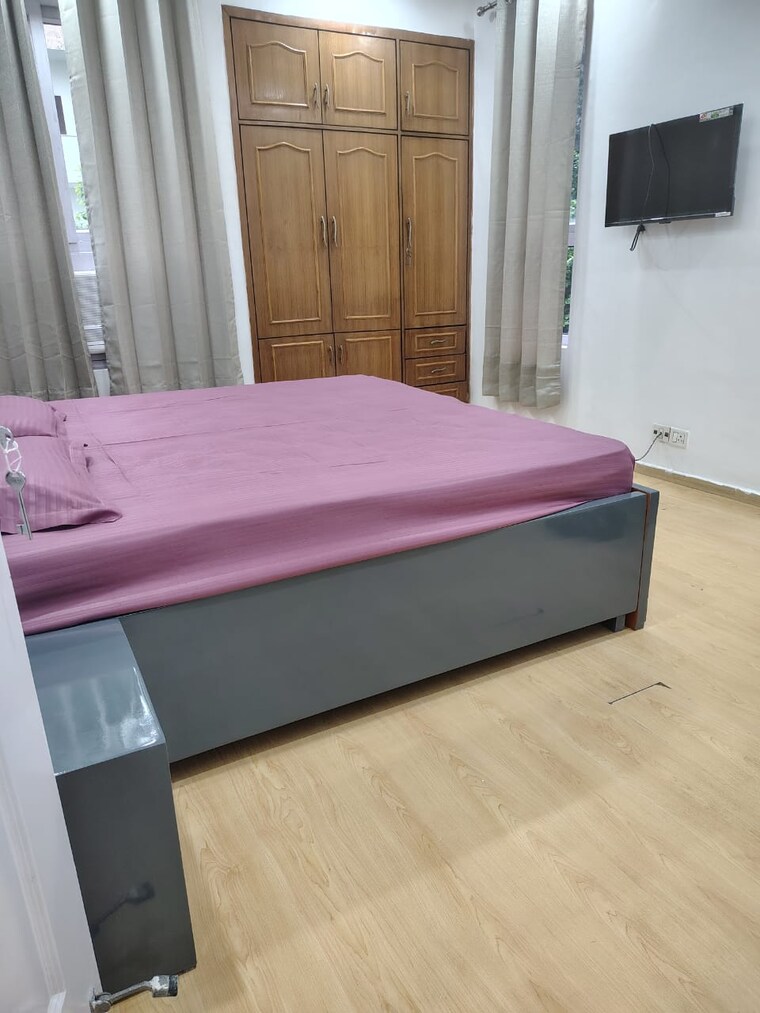 Bedroom, sector 56 3 Bedroom 250 Sq.Yd. Builder Floor In Sector 56 Gurgaon 9176484