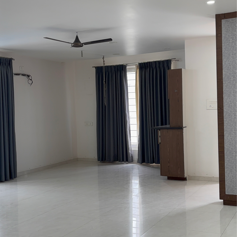 Room, madhapur Commercial Office Space 2000 Sq.Ft. In Madhapur Hyderabad 9176532