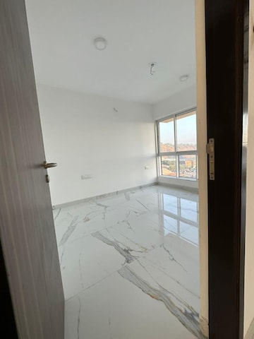 Room in 2 BHK Apartment at Nahar Amaryllis Towers and Plaza, Chandivali – for Rent
