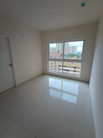 Room in 1 BHK Apartment at Godrej Green Vistas, Mahalunge – for Rent