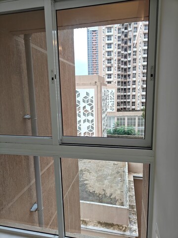 Room in 1 BHK Apartment at Godrej Green Vistas, Mahalunge – for Rent