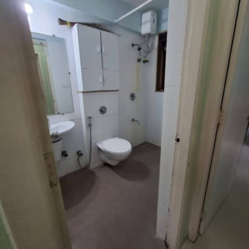 Bathroom in 1.5 BHK Apartment at Lodha Palava - Casa Bella, Usarghar Gaon – for Rent