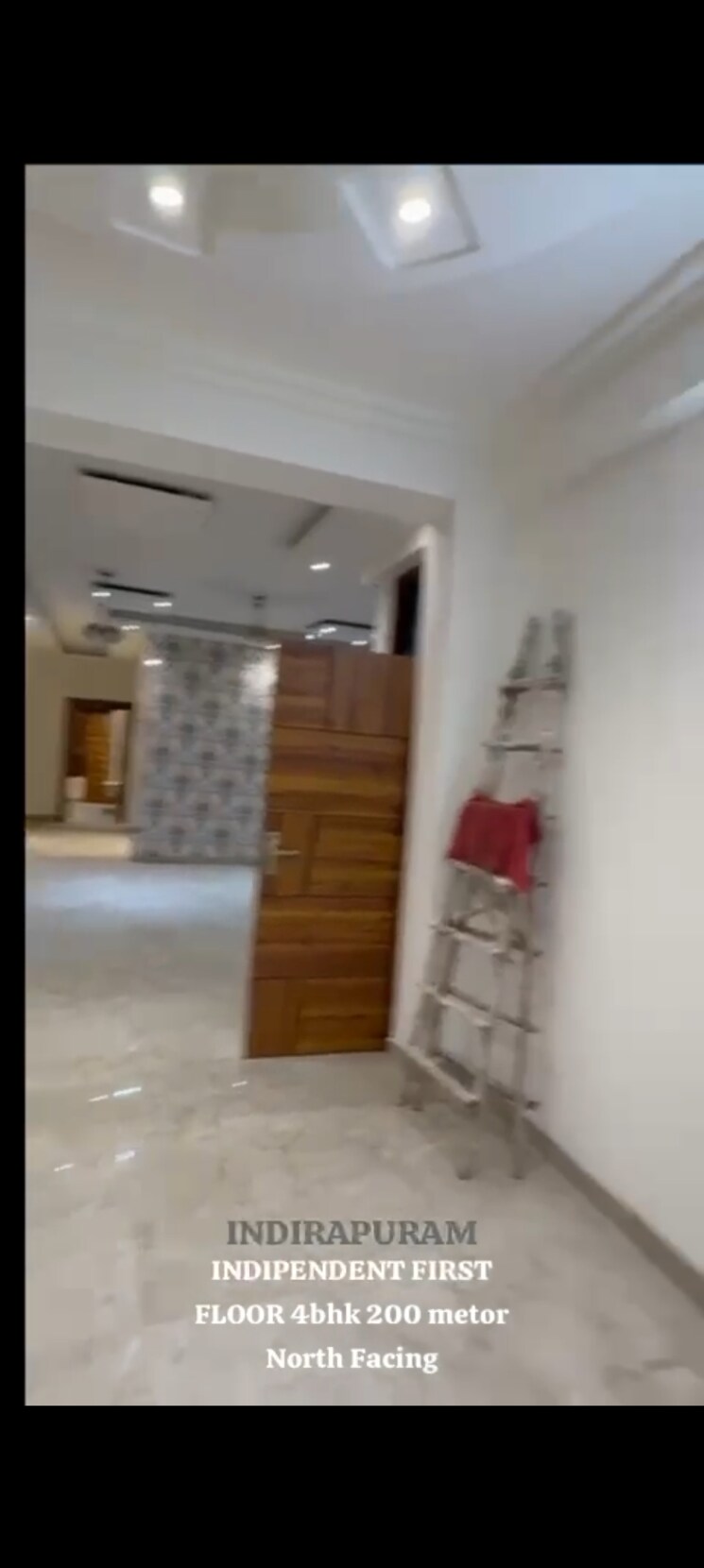 Room, shakti khand iii 4 Bedroom 2200 Sq.Ft. Builder Floor In Shakti Khand Iii Ghaziabad 9176761