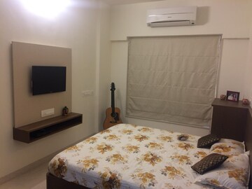 Bedroom in 2 BHK Apartment at Riddhi Gardens CHS, Malad East – for Rent