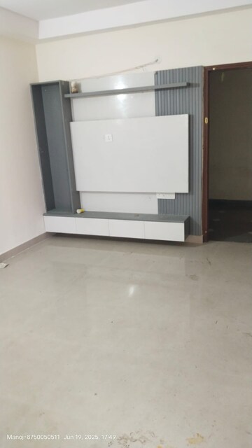 Room in 1.5 BHK Apartment at UPAVP Ganga Yamuna And Hindon Enclave, Pratap Vihar – for Rent