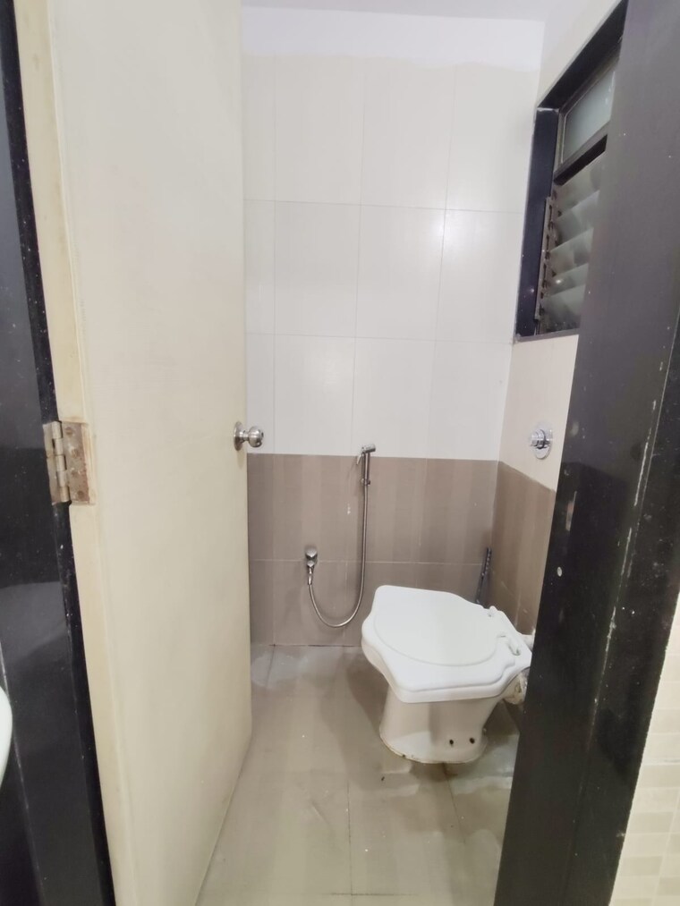 Bathroom, nisarg-hyde-park 1 Bedroom 670 Sq.Ft. Apartment In Kharghar Navi Mumbai 9176905