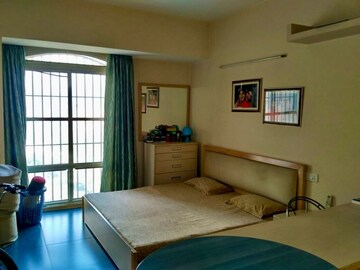 Bedroom in 4 BHK Apartment at DLF Windsor Court, Dlf Phase iv – for Rent