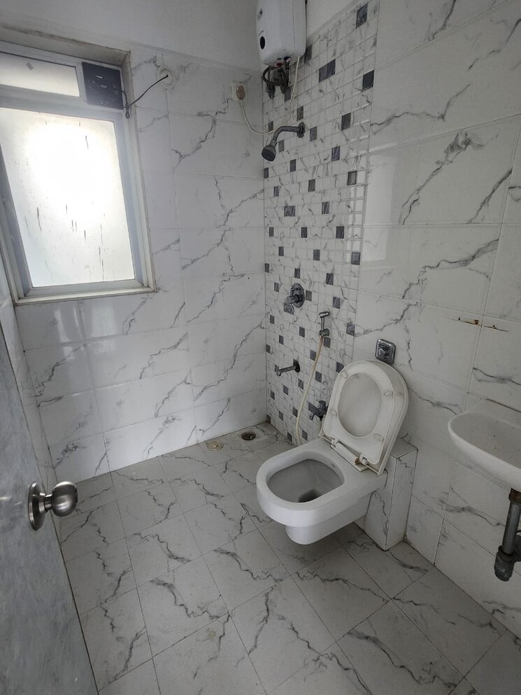 Bathroom, jay-le-jardin 2 Bedroom 732 Sq.Ft. Apartment In Chembur Mumbai 9176939