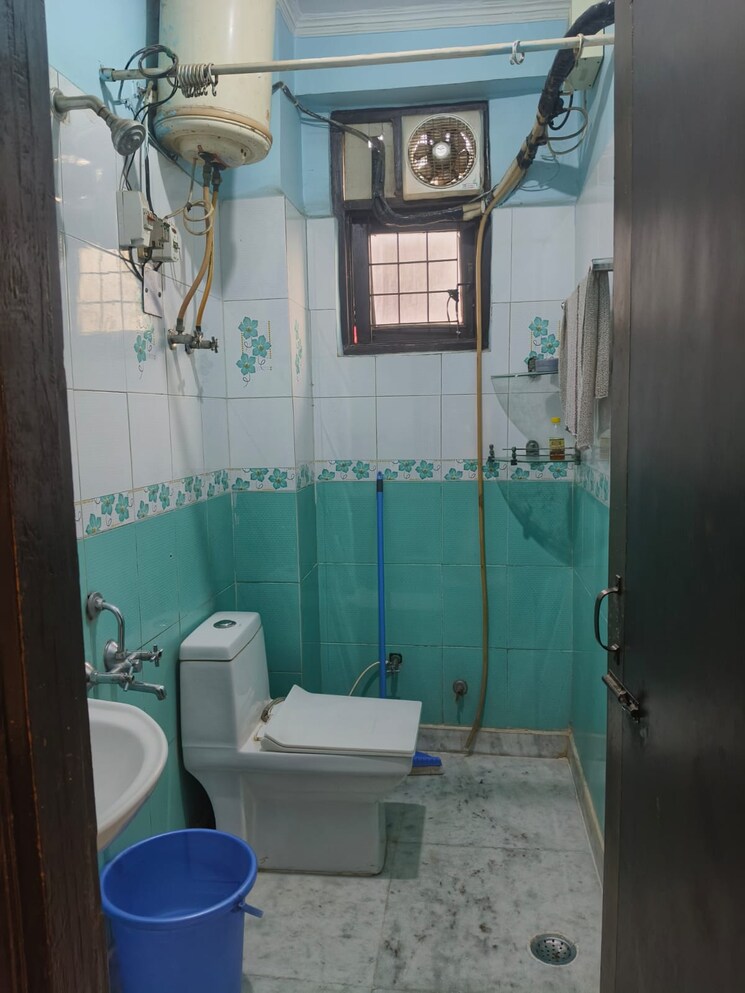 Bathroom, saket 2 Bedroom 800 Sq.Ft. Builder Floor In Saket Delhi 9176954