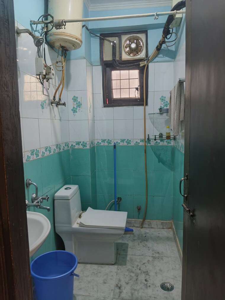Bathroom, saket 2 Bedroom 800 Sq.Ft. Builder Floor In Saket Delhi 9176954