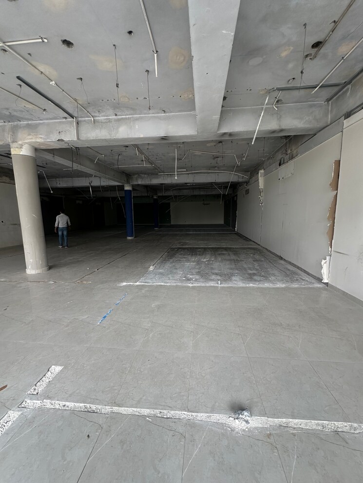 Bathroom, sector 27b Commercial Showroom 4500 Sq.Ft. In Sector 27b Faridabad 9177015