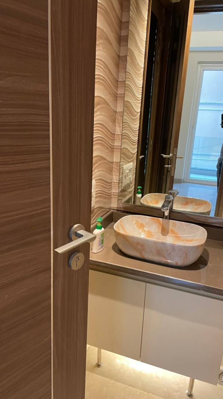 Bathroom, chittaranjan park 3 Bedroom 160 Sq.Yd. Builder Floor In Chittaranjan Park Delhi 9176937