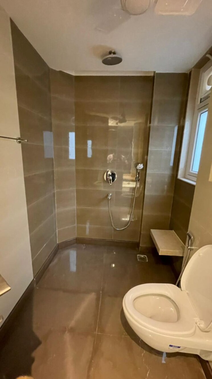 Bathroom, chittaranjan park 3 Bedroom 160 Sq.Yd. Builder Floor In Chittaranjan Park Delhi 9176937