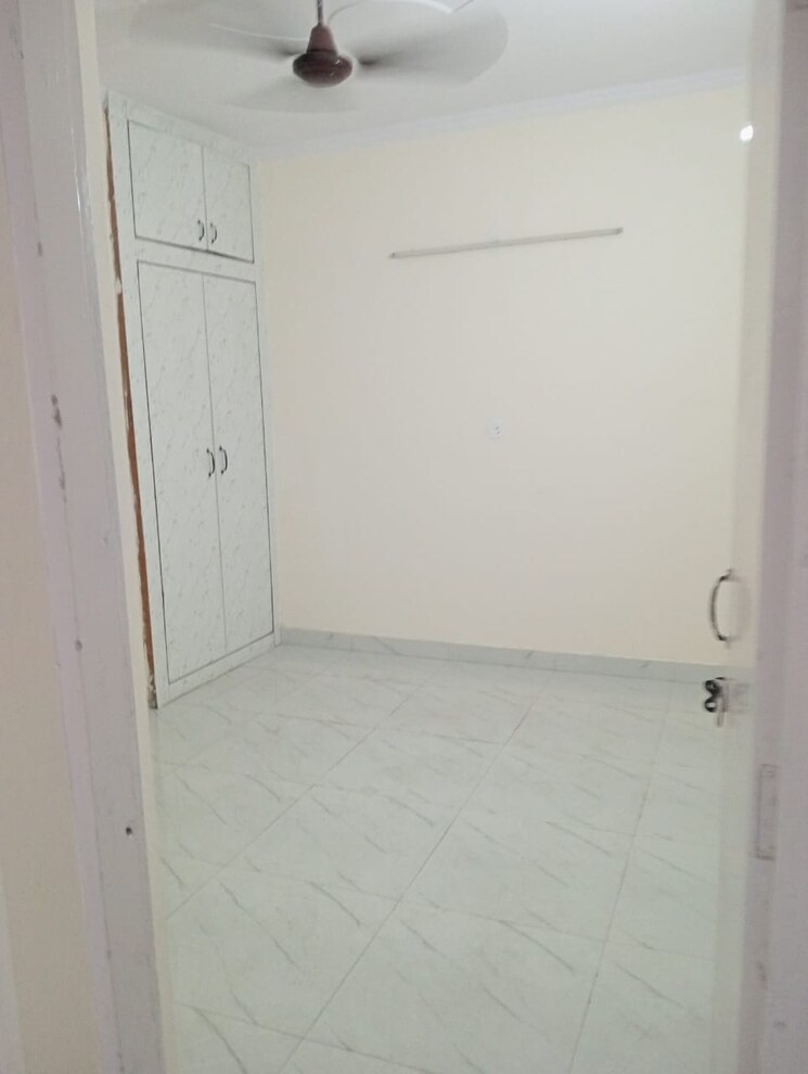 Room, patparganj 3 Bedroom 1100 Sq.Ft. Apartment In Patparganj Delhi 9177102