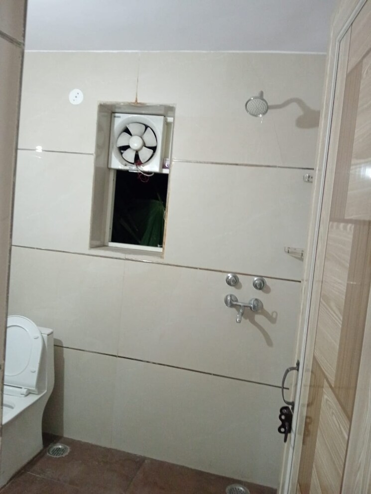 Bathroom, patparganj 3 Bedroom 1100 Sq.Ft. Apartment In Patparganj Delhi 9177102