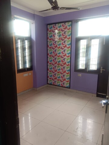 Room in 4 BHK Apartment at Gaur Green City, Indrapuram – for Sale