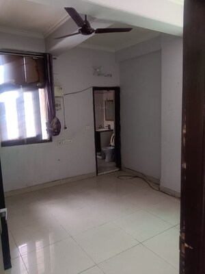 Room in 4 BHK Apartment at Gaur Green City, Indrapuram – for Sale