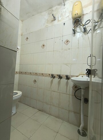 Bathroom in 1 RK Builder Floor at Sarita Vihar – for Rent