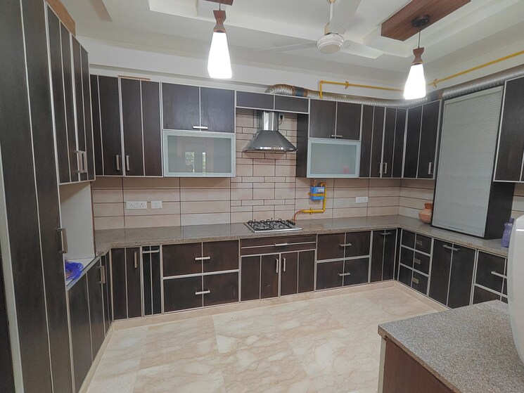 Kitchen, sarvodaya enclave 3 Bedroom 200 Sq.Yd. Builder Floor In Sarvodaya Enclave Delhi 9177195