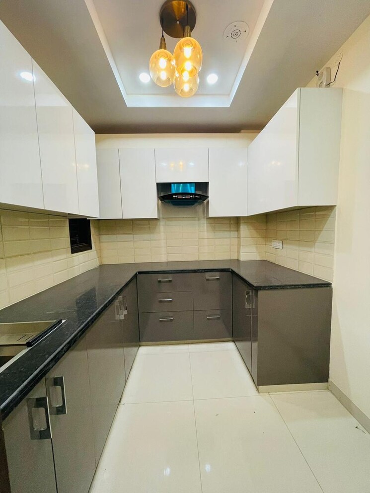 Kitchen, dwarka mor 3 Bedroom 90 Sq.Yd. Builder Floor In Dwarka Mor Delhi 9177233