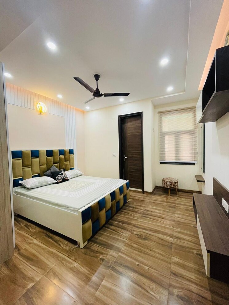 Master Bedroom, dwarka mor 3 Bedroom 90 Sq.Yd. Builder Floor In Dwarka Mor Delhi 9177233