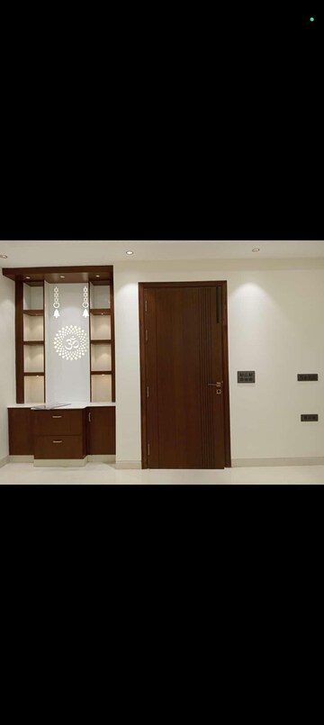 Room in 3 BHK Builder Floor at Sushant Lok 3, Sector 57 – for Rent