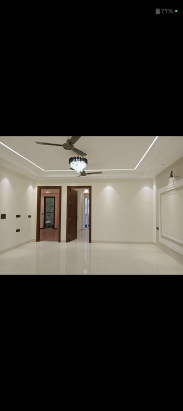 Room in 3 BHK Builder Floor at Sushant Lok 3, Sector 57 – for Rent