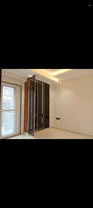 Room in 3 BHK Builder Floor at Sushant Lok 3, Sector 57 – for Rent