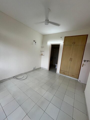 Room in 3 BHK Apartment at Ansal Sushant Estate, Sector 52 – for Rent