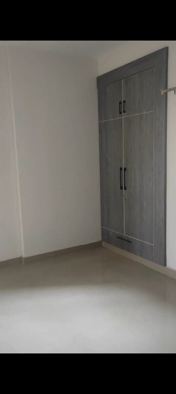 Room in 3 BHK Apartment at NCR Monarch, Sector 1 Greater Noida – for Rent