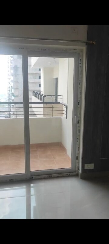 Room in 3 BHK Apartment at NCR Monarch, Sector 1 Greater Noida – for Rent