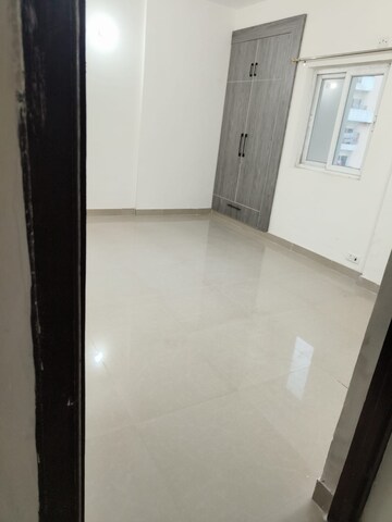 Room in 3 BHK Apartment at NCR Monarch, Sector 1 Greater Noida – for Rent