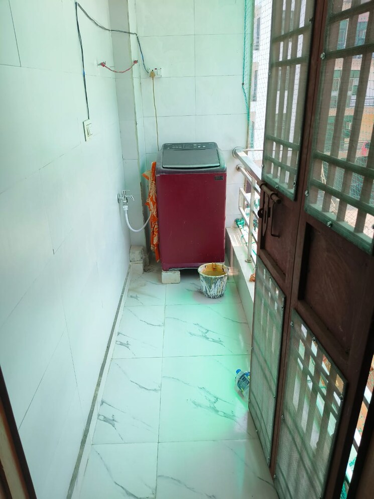 Balcony, dwarka mor 2 Bedroom 60 Sq.Yd. Builder Floor In Dwarka Mor Delhi 9177383