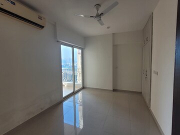 Room in 3 BHK Apartment at Mahagun Mirabella, Sector 79 – for Rent