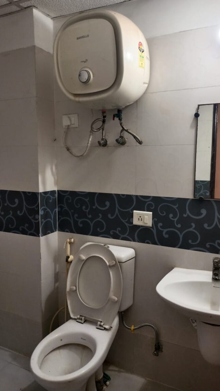 Team Area, mahagun-moderne 3.5 Bedroom 1900 Sq.Ft. Apartment In Sector 78 Noida 9177392