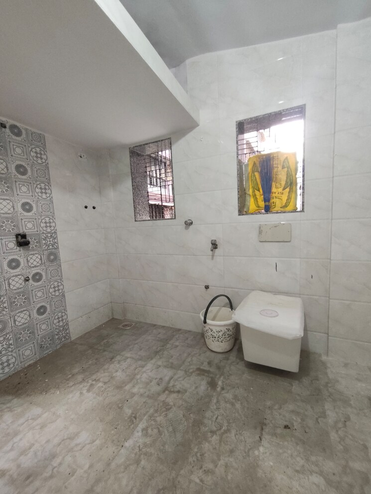 Bathroom, vrindavan-society-thane-west 2 Bedroom 770 Sq.Ft. Apartment In Vrindavan Society Thane 9177423