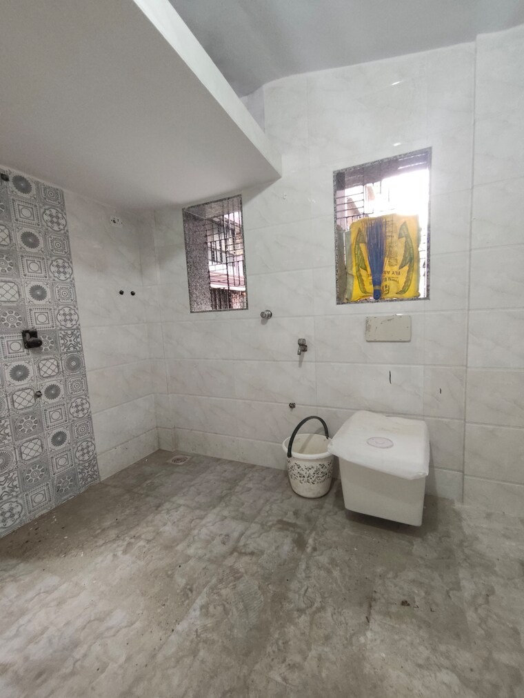 Bathroom, vrindavan-society-thane-west 2 Bedroom 770 Sq.Ft. Apartment In Vrindavan Society Thane 9177423