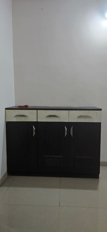 Furnished Amenities in 3 BHK Apartment at DSR Rainbow Heights, Hsr Layout – for Rent