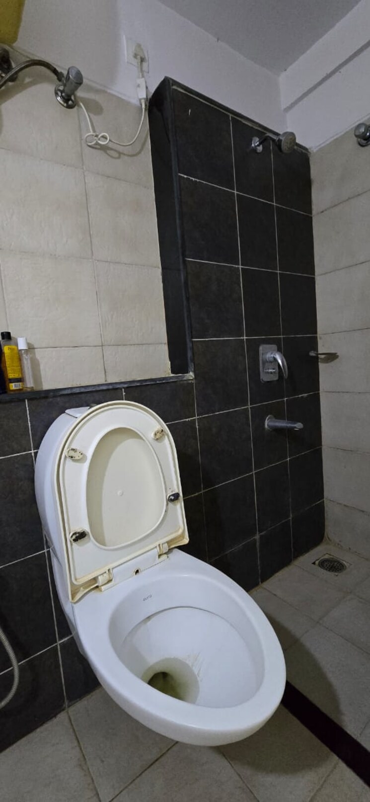 Bathroom, dsr-rainbow-heights 3 Bedroom 1580 Sq.Ft. Apartment In Hsr Layout Bangalore 9177429