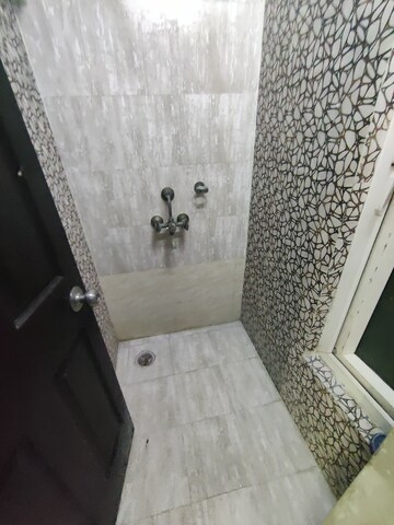 Bathroom in 1.5 BHK Apartment at Rishabh Cloud 9, Sector 1 Vaishali – for Rent