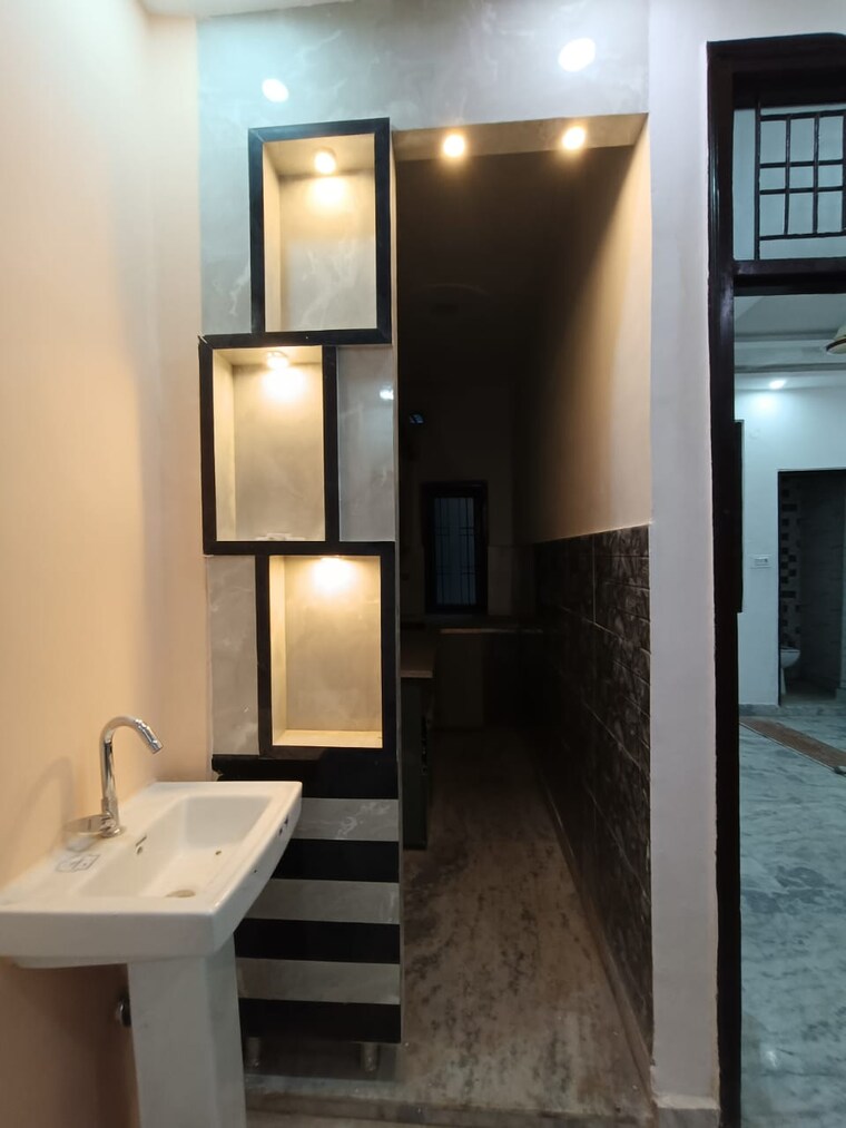 Bathroom, mohan garden 2 Bedroom 65 Sq.Yd. Builder Floor In Mohan Garden Delhi 9177513