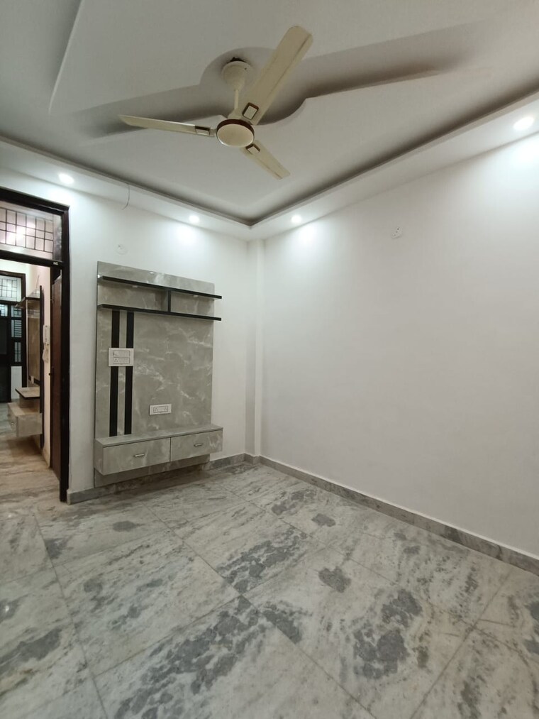 Room, mohan garden 2 Bedroom 65 Sq.Yd. Builder Floor In Mohan Garden Delhi 9177513