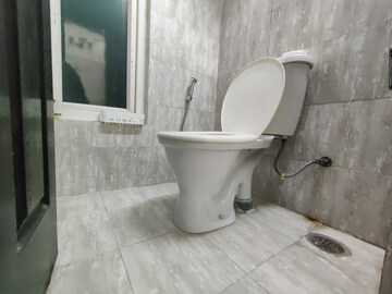 Bathroom in 1.5 BHK Apartment at Rishabh Cloud 9, Sector 1 Vaishali – for Rent