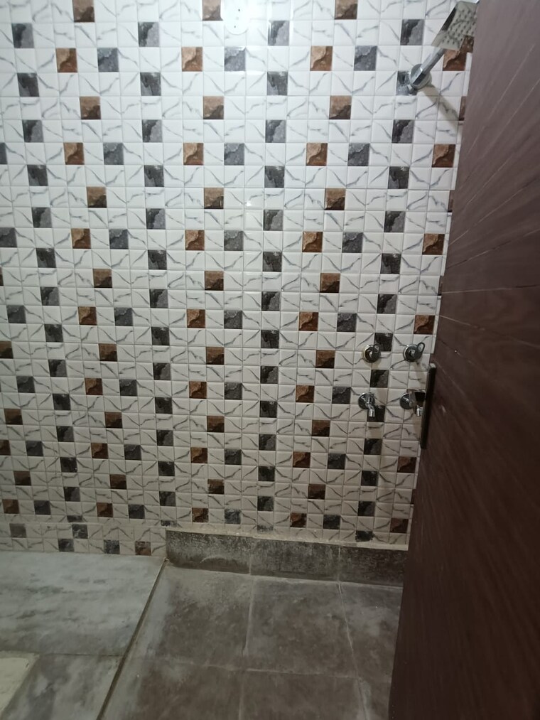 Bathroom, mohan garden 2 Bedroom 65 Sq.Yd. Builder Floor In Mohan Garden Delhi 9177513