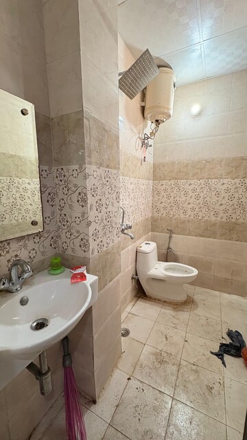 Bathroom in 2 BHK Builder Floor at Arzoo Apartment, Sector 51 – for Rent