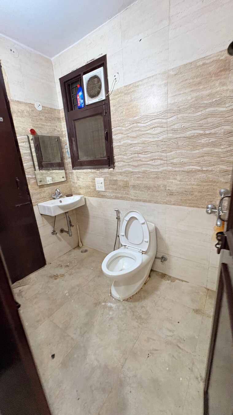 Bathroom, arzoo-apartment 2 Bedroom 1600 Sq.Ft. Builder Floor In Sector 51 Gurgaon 9177538